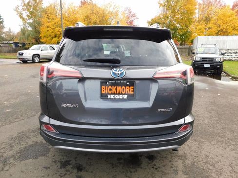 Used 2018 Toyota RAV4 LE Plus image 22