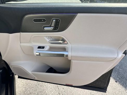 Used 2021 Mercedes-Benz GLB 250 4MATIC image 14