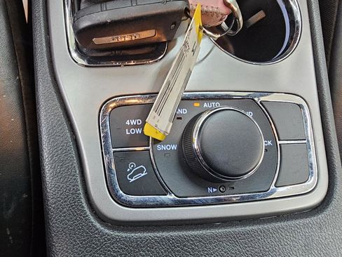 Used 2019 Jeep Grand Cherokee Limited image 34