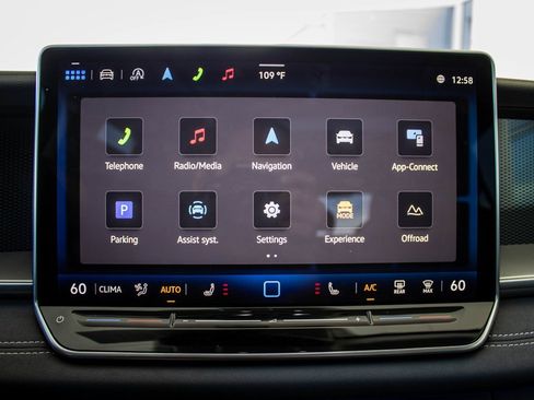 Certified 2025 Volkswagen Tiguan SE image 39