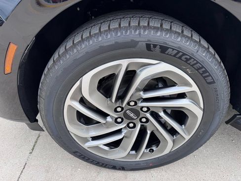 New 2027 Lincoln Navigator Premiere AWD/4WD image 5