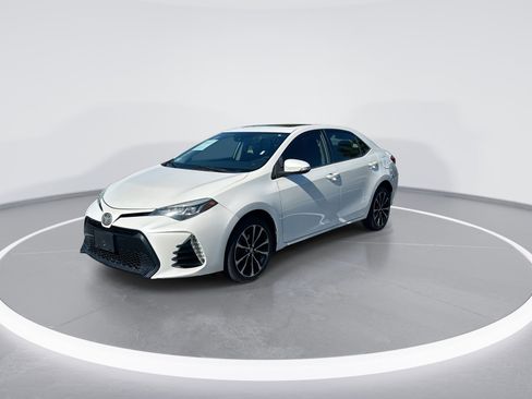 Used 2017 Toyota Corolla SE w/ SE Premium Package FWD image 5