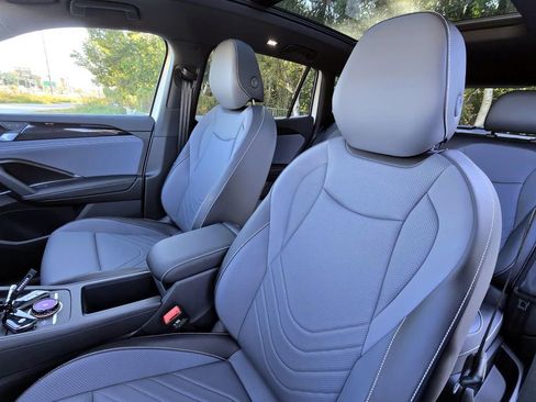 New 2026 Volkswagen Tiguan SE R-Line FWD image 24