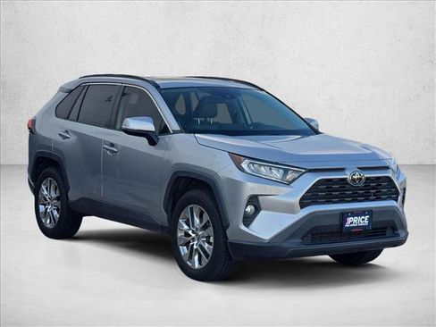 Used 2021 Toyota RAV4 XLE Premium FWD image 3