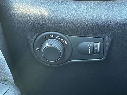 Used 2024 Jeep Compass Sport image 31