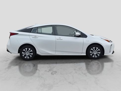 Used 2019 Toyota Prius XLE AWD/4WD image 9