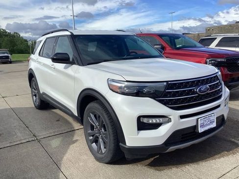 Used 2023 Ford Explorer XLT w/ Equipment Group 202A AWD/4WD image 9