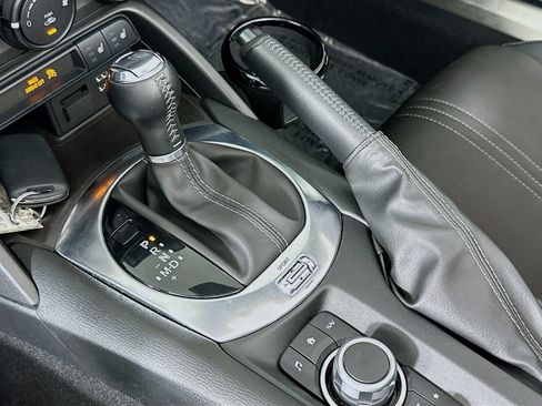 Used 2020 MAZDA MX-5 Miata Club w/ Interior Package RWD image 17