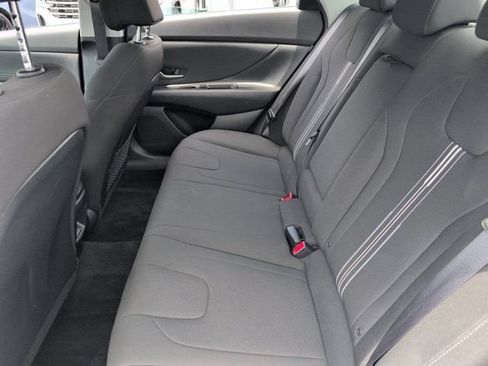 Used 2025 Hyundai Elantra SEL FWD image 28