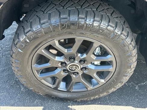 Used 2024 Toyota Tundra Platinum AWD/4WD image 38