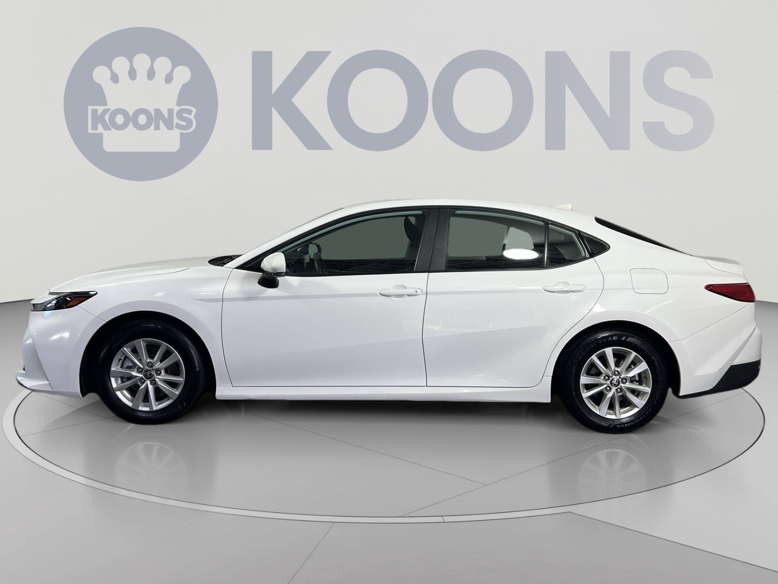 Used 2025 Toyota Camry LE FWD image 2