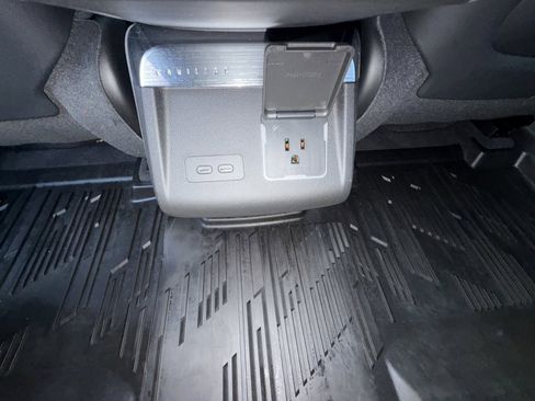 Used 2024 Cadillac Lyriq Luxury w/ LPO, Floor Liner Package AWD/4WD image 11