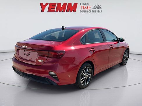 Used 2023 Kia Forte LXS image 9