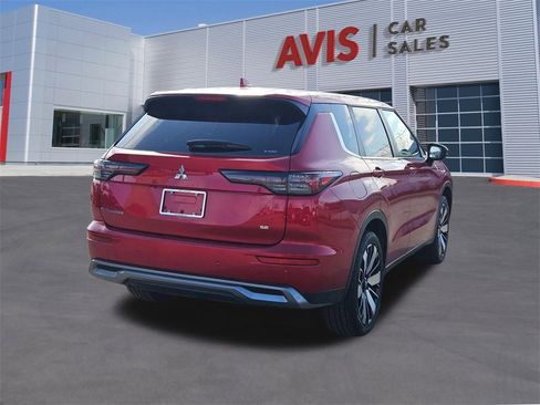 Used 2025 Mitsubishi Outlander SE image 6