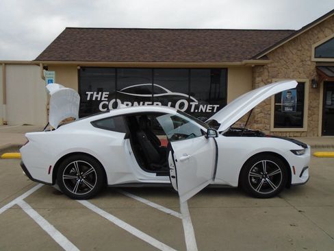 Used 2024 Ford Mustang Coupe image 21