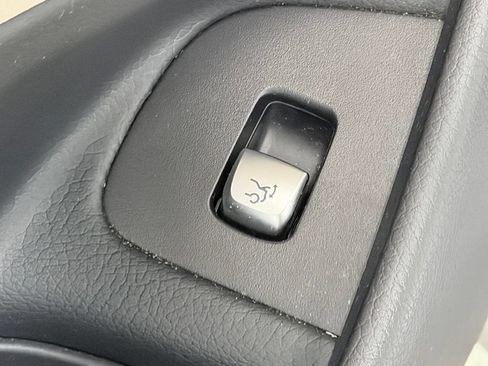 Used 2019 Mercedes-Benz E 300 image 15