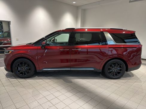 Used 2024 Kia Carnival SX Prestige FWD image 2