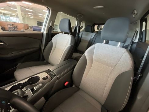 Used 2023 Nissan Rogue SV AWD/4WD image 11