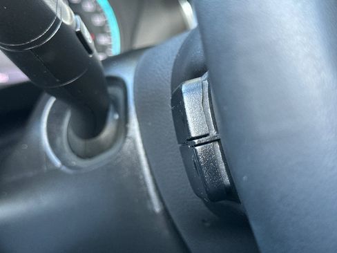 Used 2023 Chevrolet Traverse LT image 39