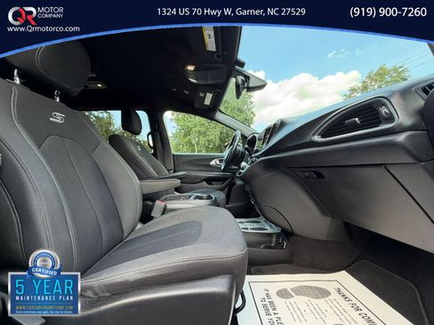 Used 2019 Chrysler Pacifica Touring Plus w/ S Appearance Package FWD image 37