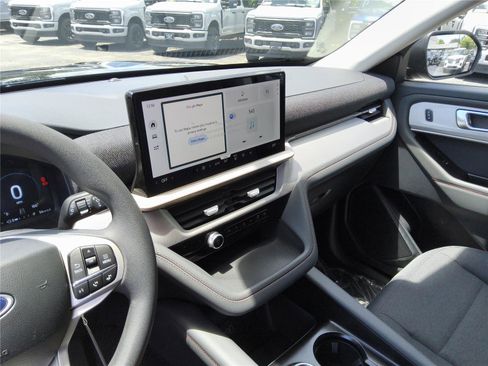 New 2026 Ford Explorer Active RWD image 14