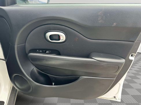 Used 2018 Kia Soul + FWD image 24