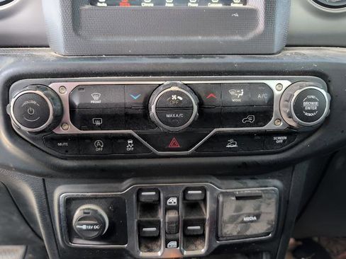 Used 2022 Jeep Gladiator Sport AWD/4WD image 13