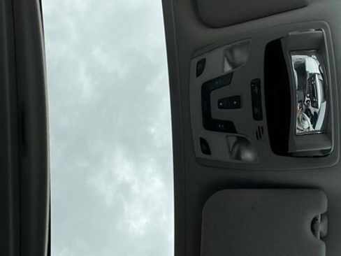 Used 2011 Toyota Sienna XLE w/ Entertainment Pkg FWD image 19