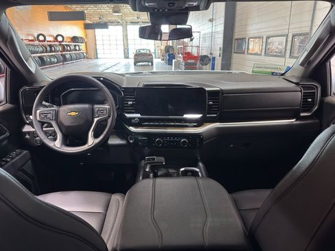 Used 2025 Chevrolet Silverado 1500 LT w/ Leather Package image 14