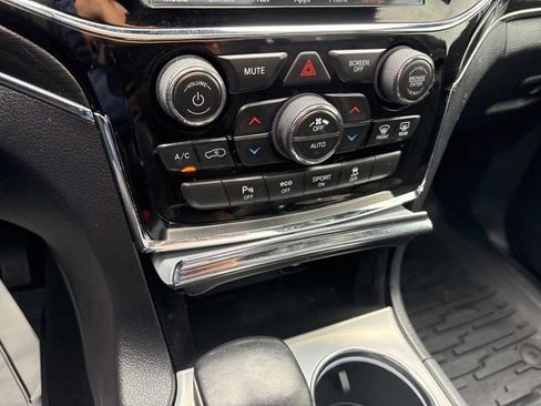Used 2020 Jeep Grand Cherokee Trailhawk w/ Interior Metal Package AWD/4WD image 30