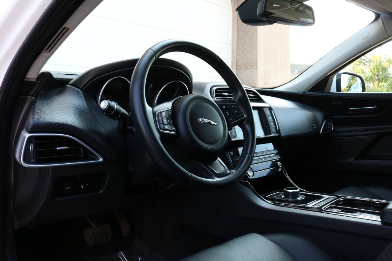 Used 2017 Jaguar XE Premium AWD/4WD image 18