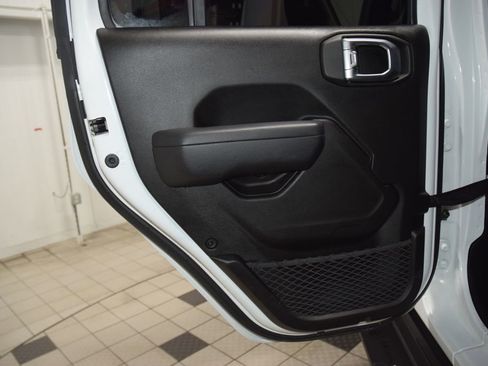 Used 2024 Jeep Gladiator Sport AWD/4WD image 39