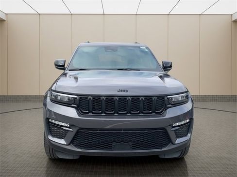 Certified 2025 Jeep Grand Cherokee Limited w/ Black Appearance Package image 8