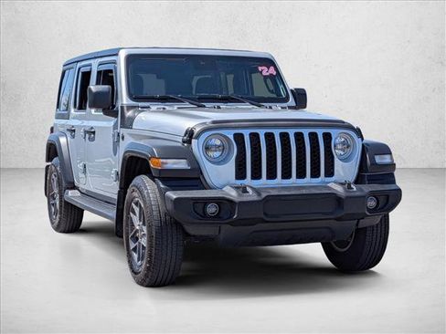Used 2024 Jeep Wrangler Unlimited Sport AWD/4WD image 3