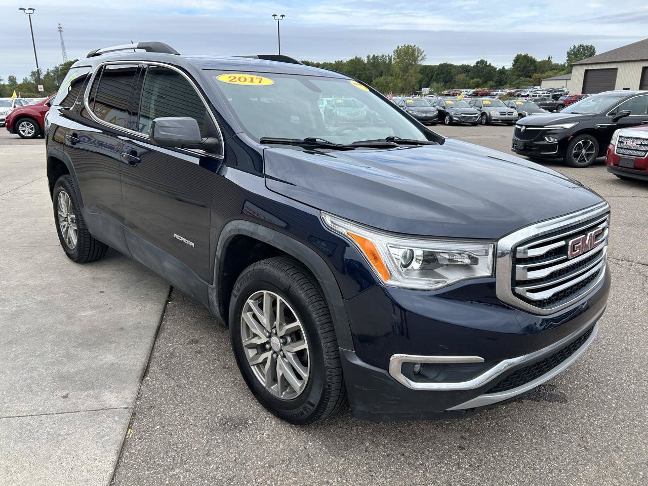 Used 2017 GMC Acadia SLE FWD image 3