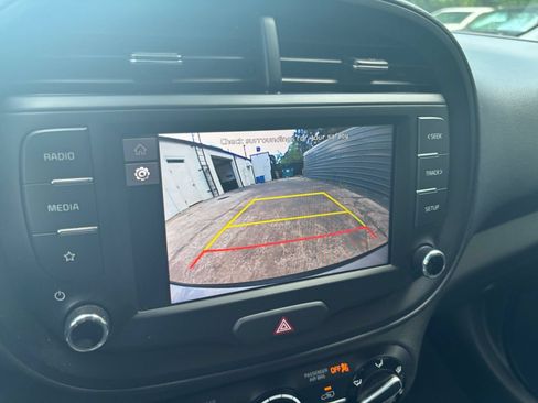 Used 2025 Kia Soul LX w/ LX Technology Package FWD image 20