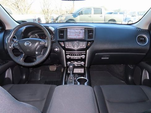 Used 2017 Nissan Pathfinder SV w/ SV Tech Package image 5