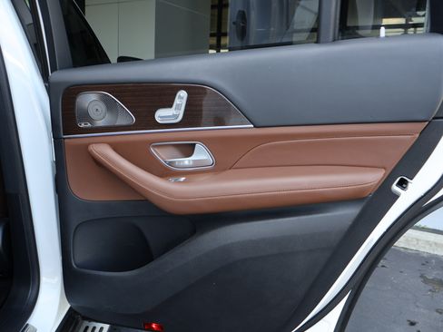 Certified 2024 Mercedes-Benz GLS 450 4MATIC image 27