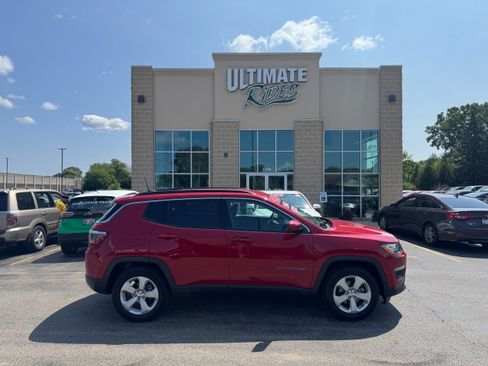 Used 2021 Jeep Compass Latitude FWD image 1