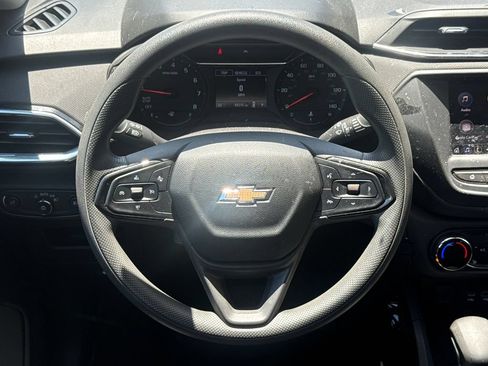 Used 2022 Chevrolet TrailBlazer LT w/ Confidence II Package FWD image 14