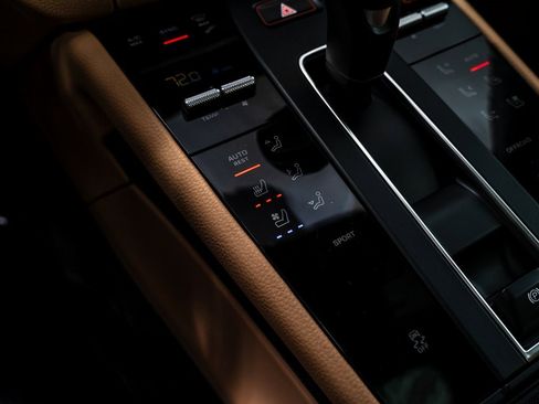 Used 2025 Porsche Macan image 20