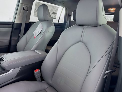 New 2026 Toyota Highlander XLE image 31