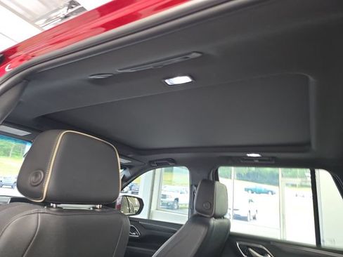 Certified 2023 GMC Yukon SLT w/ SLT Luxury Package AWD/4WD image 13