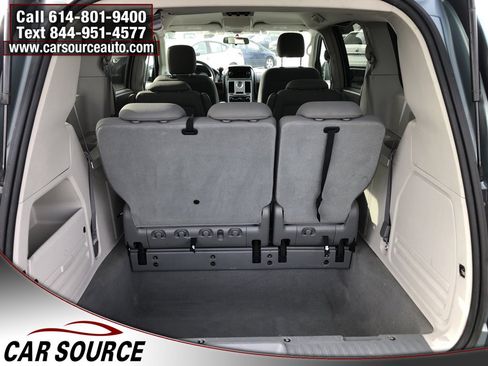 Used 2009 Chrysler Town & Country LX image 7