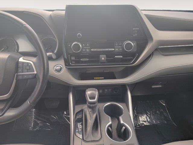 Used 2023 Toyota Highlander XLE AWD/4WD image 11