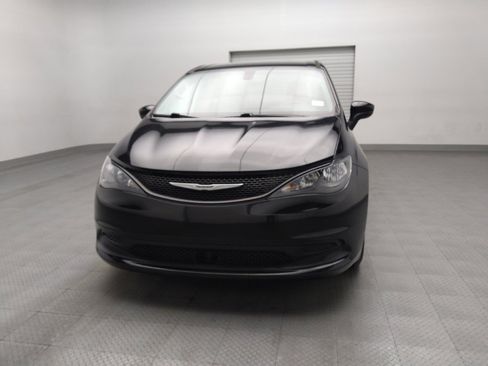 Used 2022 Chrysler Voyager LX image 15