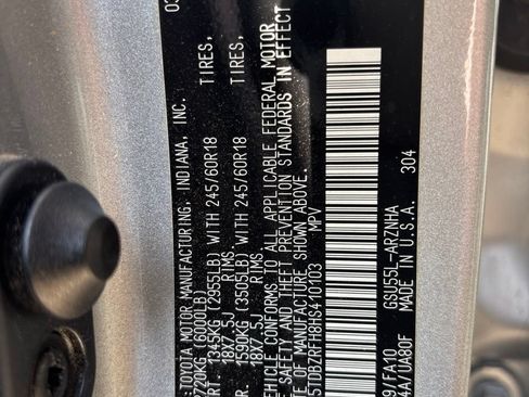 Used 2017 Toyota Highlander Plus w/ Carpet Mat Package AWD/4WD image 7