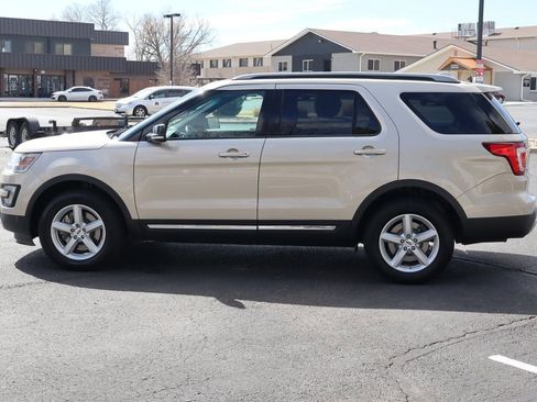 Used 2017 Ford Explorer XLT w/ Equipment Group 202A image 9