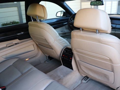 Used 2013 BMW 750Li image 41