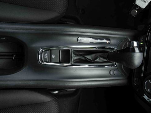 Certified 2022 Honda HR-V LX image 26